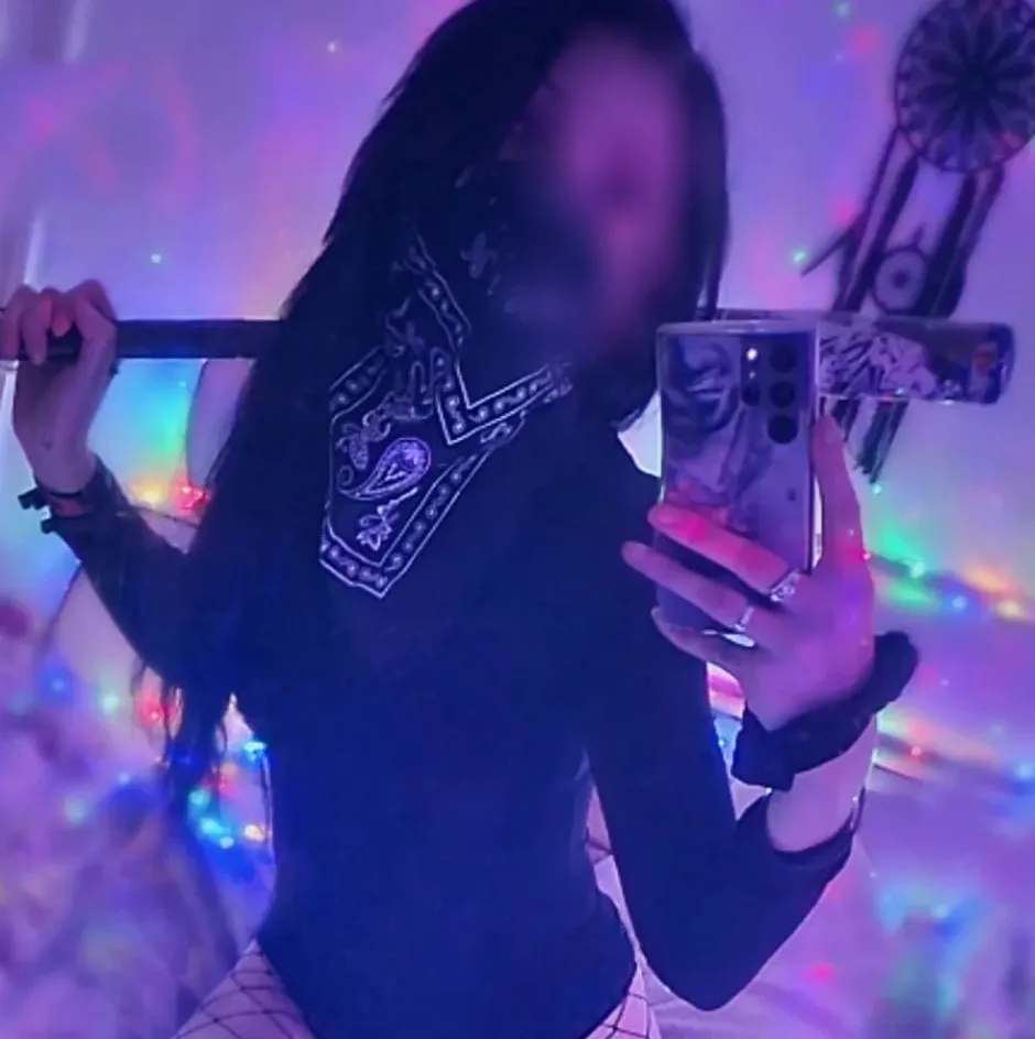 Clara, 28