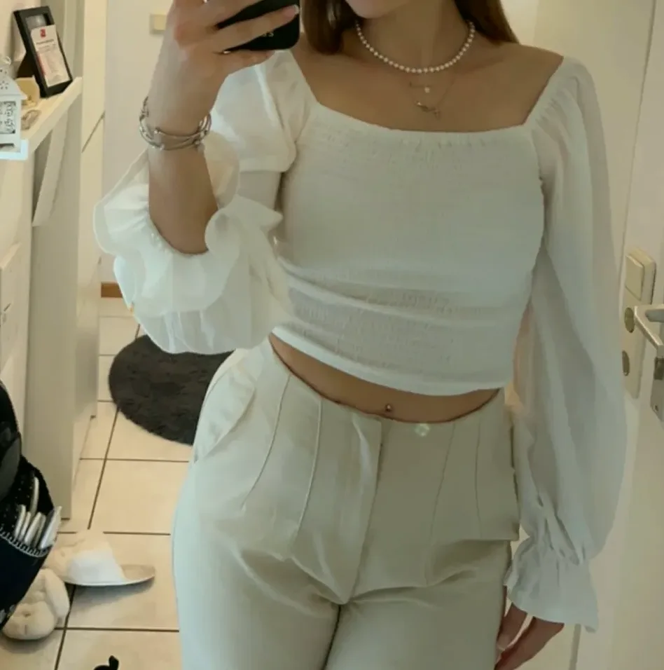 Elif, 25