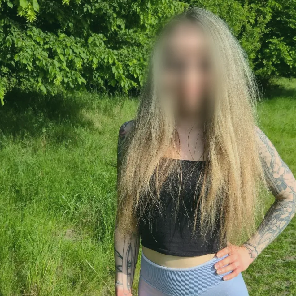 Lara, 27