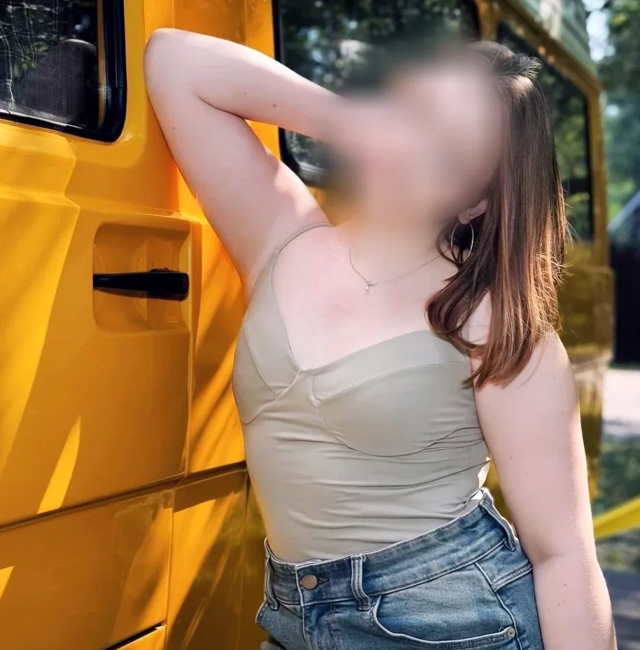 Melanie, 19