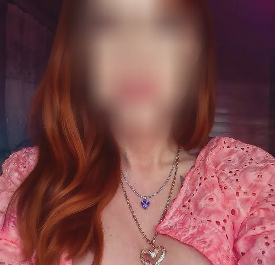 Mia, 36