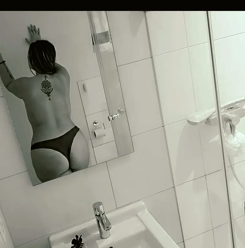 Nicole, 28