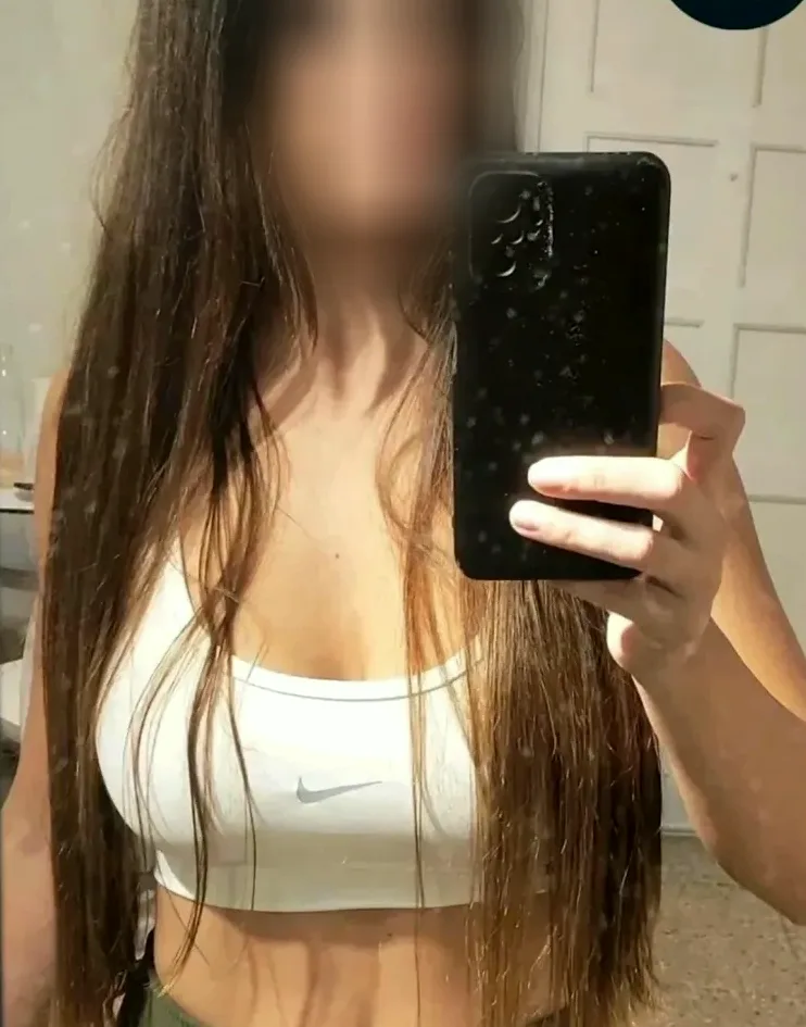Sabine, 37