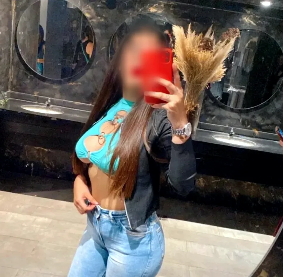 Sophie, 35