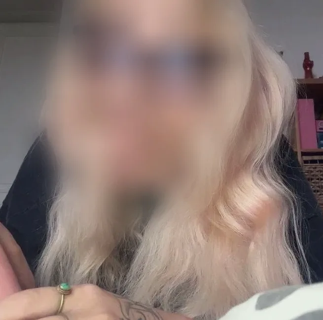 Valentina, 23